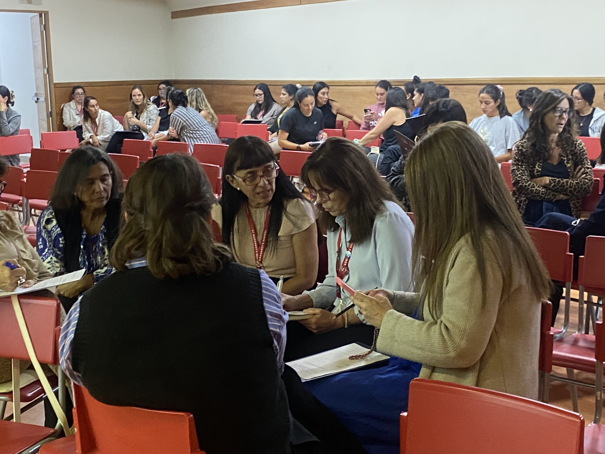 PACES PUCV realiza jornada de trabajo en convivencia escolar con docentes del Colegio St Margaret’s de Concón